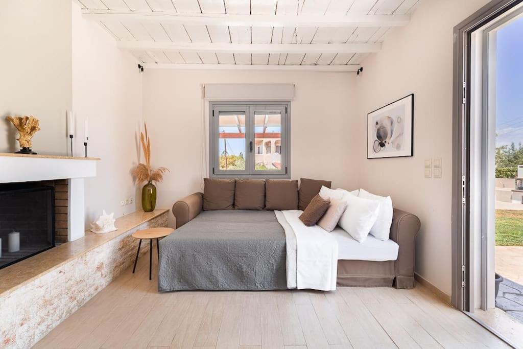 Van Louis Place Vathí Exteriör bild