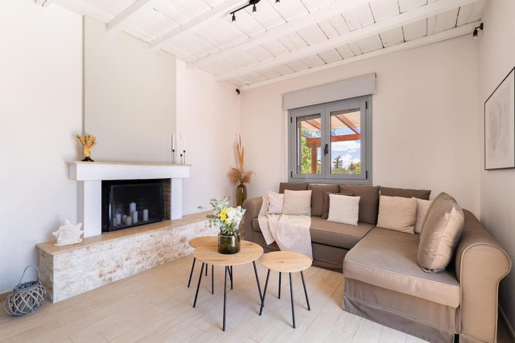 Van Louis Place Vathí Exteriör bild